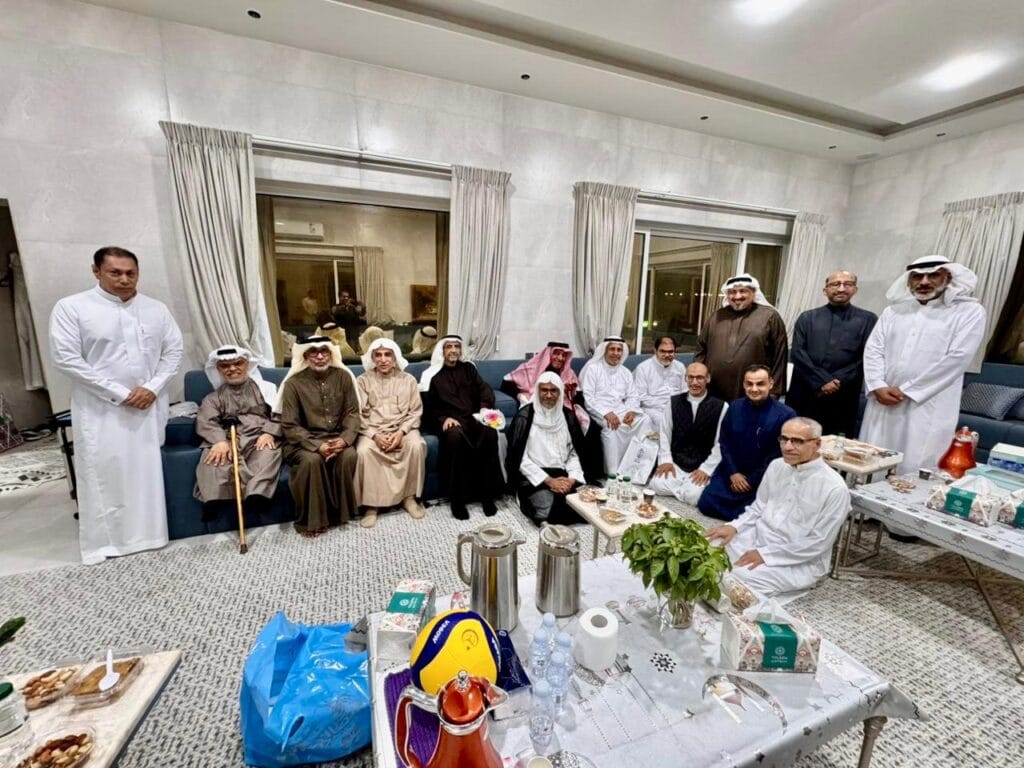 لقاء يجمع الأبناء بالآباء بعد أكثر من 40 عامًا