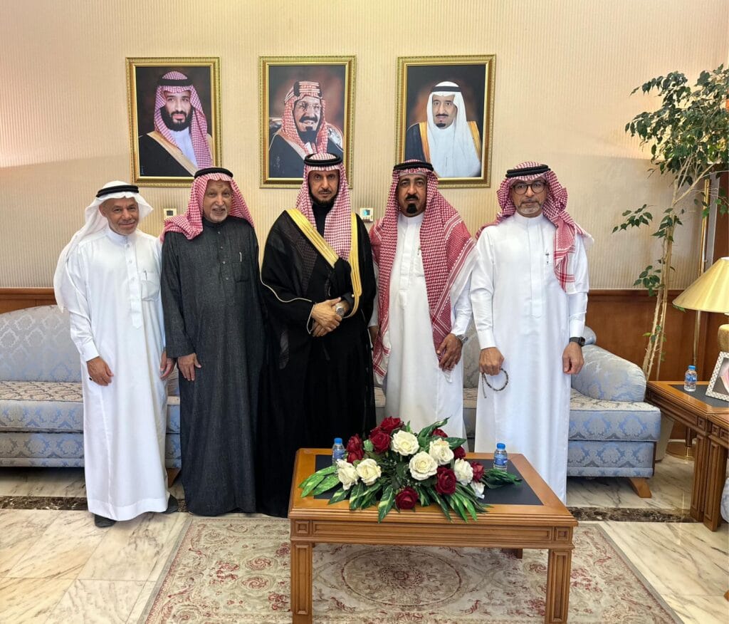 محافظ القطيف يلتقي نائب رئيس جمعية التنمية الأهلية بالبحاري