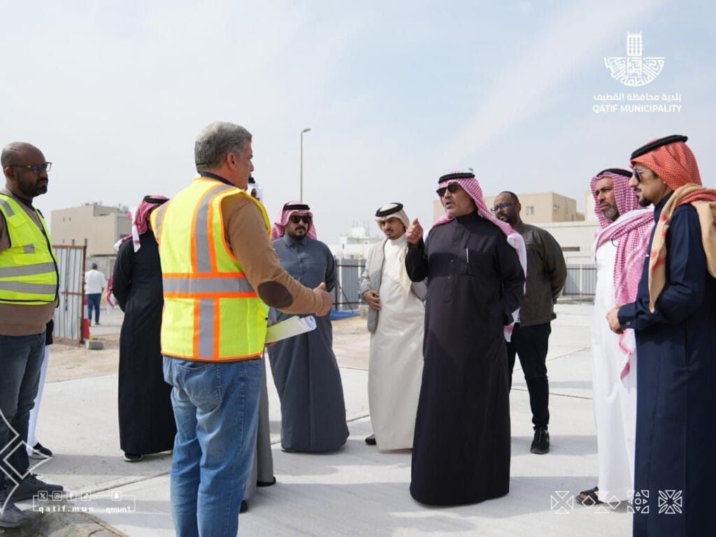رئيس بلدية القطيف يتفقد عددًا من المشاريع الخدمية والتنموية بالمحافظة