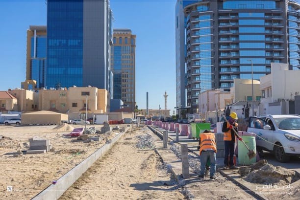 انطلاق أعمال تطوير وأنسنة شارع 13 بحي اليرموك في الخبر