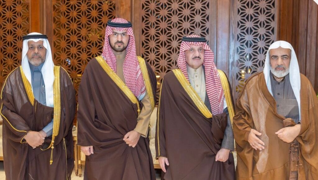 سمو أمير الشرقية ونائبه يُعزّيان أبناء الفقيد علي الناصر السلمان