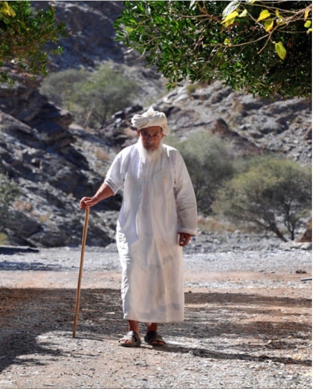 خرج شابًا… وعاد بعد خمسين عامًا شيخًا