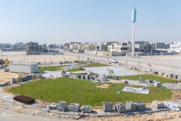 بلدية الخبر تبدأ تنفيذ مشروع حديقة جديدة بحي البحر لتعزيز جودة الحياة