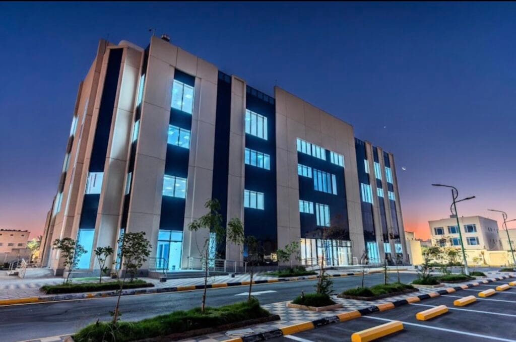 شبكة القطيف الصحية تنقل عيادات السكري والغدد الصماء للكبار إلى مركز علي السلمان بالمجيدية