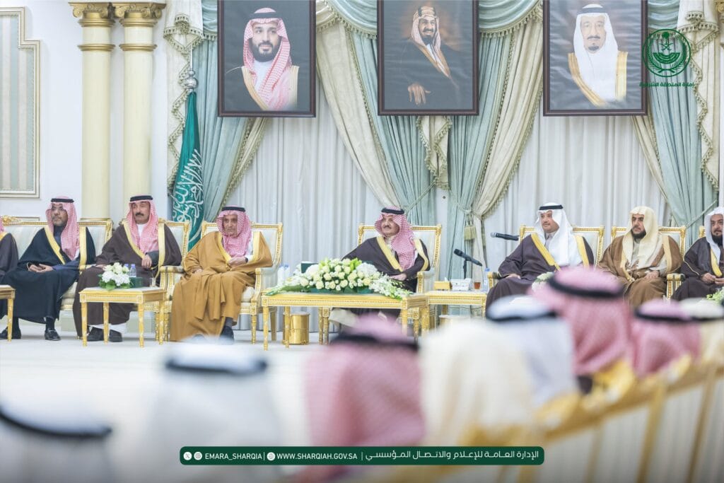 سمو أمير المنطقة الشرقية يلتقي أهالي الأحساء ويؤكد عمق الشراكة المجتمعية ودعم مسيرة التنمية