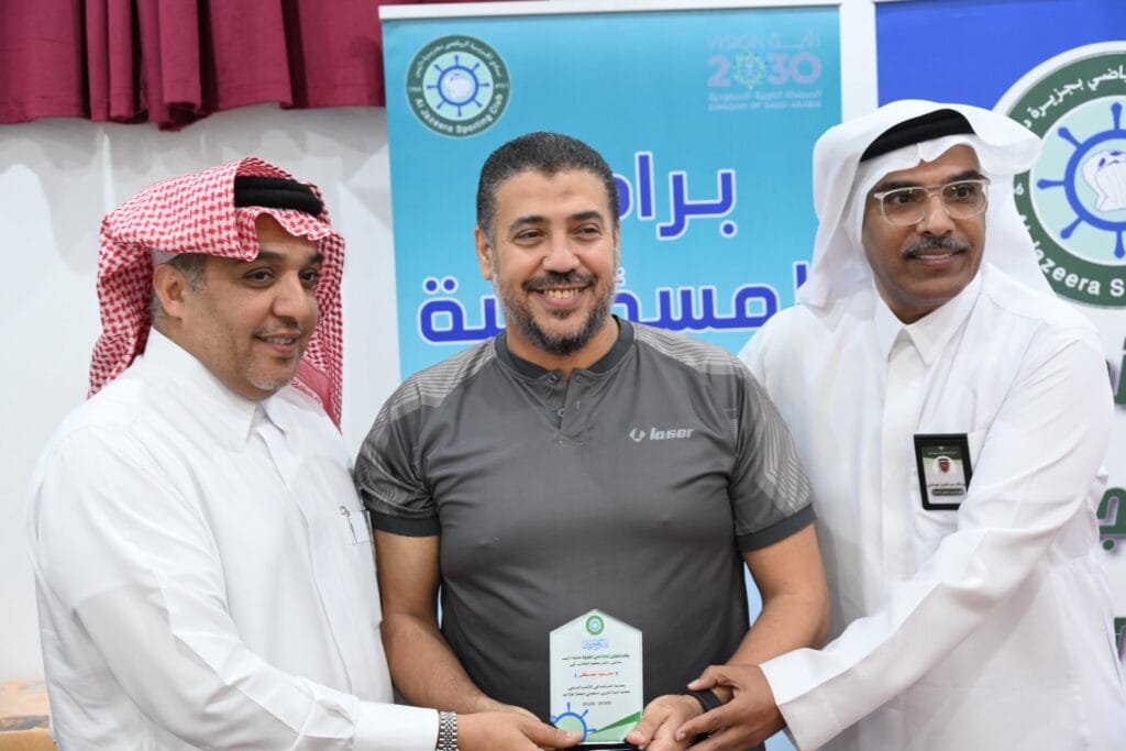 إدارة نادي الجزيرة تحتفل بصعود فريق كرة اليد إلى الدوري الممتاز وتكرّم اللاعبين بمقر النادي