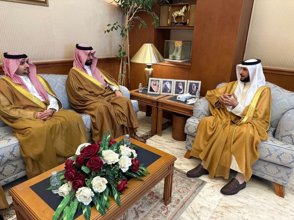 محافظ القطيف يلتقي مدير عام فرع وزارة الموارد البشرية والتنمية الاجتماعية بالمنطقة الشرقية