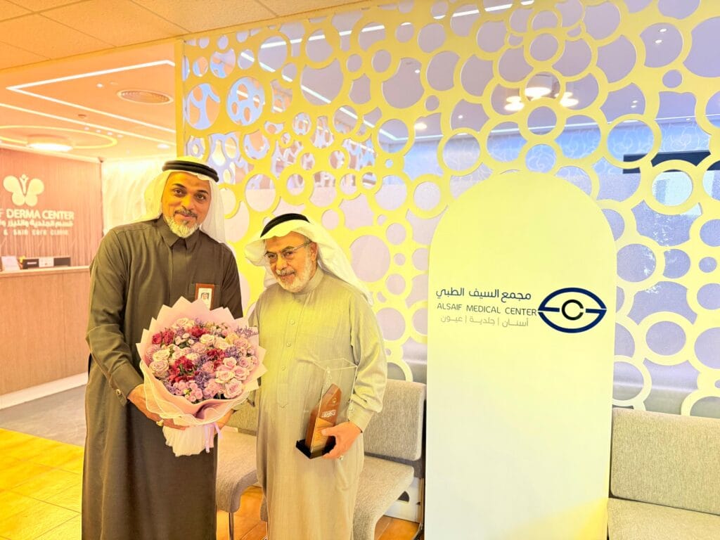القطيف الخيرية تشكر مجمع السيف الطبي لإنقاذ بصر مستفيدة بعملية دقيقة