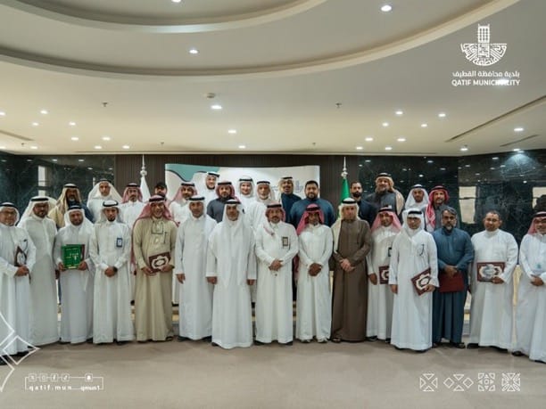 رئيس بلدية القطيف يكرّم متطوعي المبادرات المجتمعية تقديرًا لجهودهم