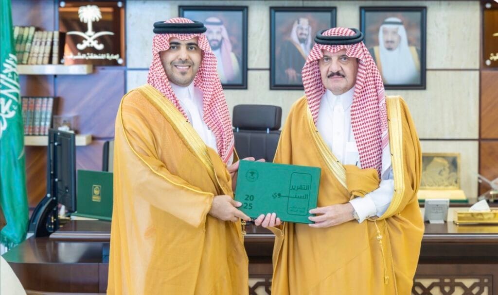 سمو أمير ونائب أمير المنطقة الشرقية يطّلعان على التقرير السنوي لفرع الإدارة العامة للمجاهدين