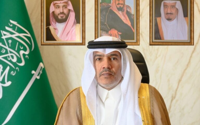 رئيس بلدية القطيف يصدر قرارًا بترقية عددٍ من منسوبي البلدية