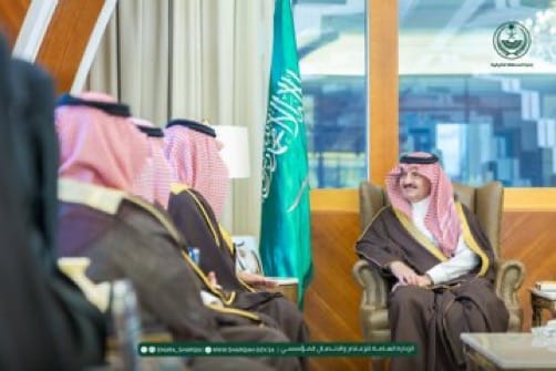 سمو أمير الشرقية يستقبل مدير عام فرع الموارد البشرية بعد تحقيق المركز الأول في جائزة التميز المؤسسي 2025
