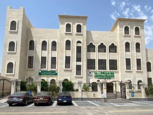 في بر سنابس.. خطوة نحو التمكين وحدة الخدمات الداعمة تعرف بفن التشكيل بأسلاك الشنيل