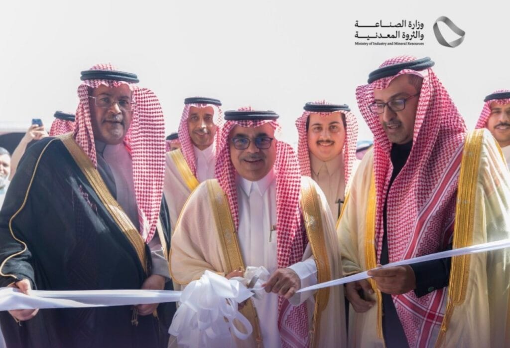نائب وزير الصناعة يفتتح مصنع الشرق للبوليسترين في الدمام
