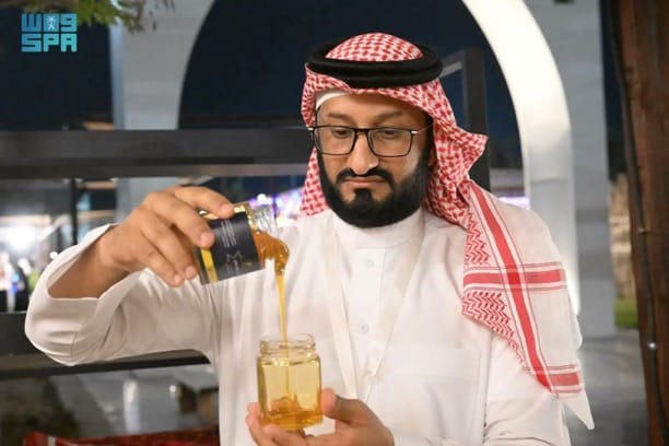 معرض عسل جازان… تراثٌ يُذاق وحكايةٌ تتجدّد مع المواسم