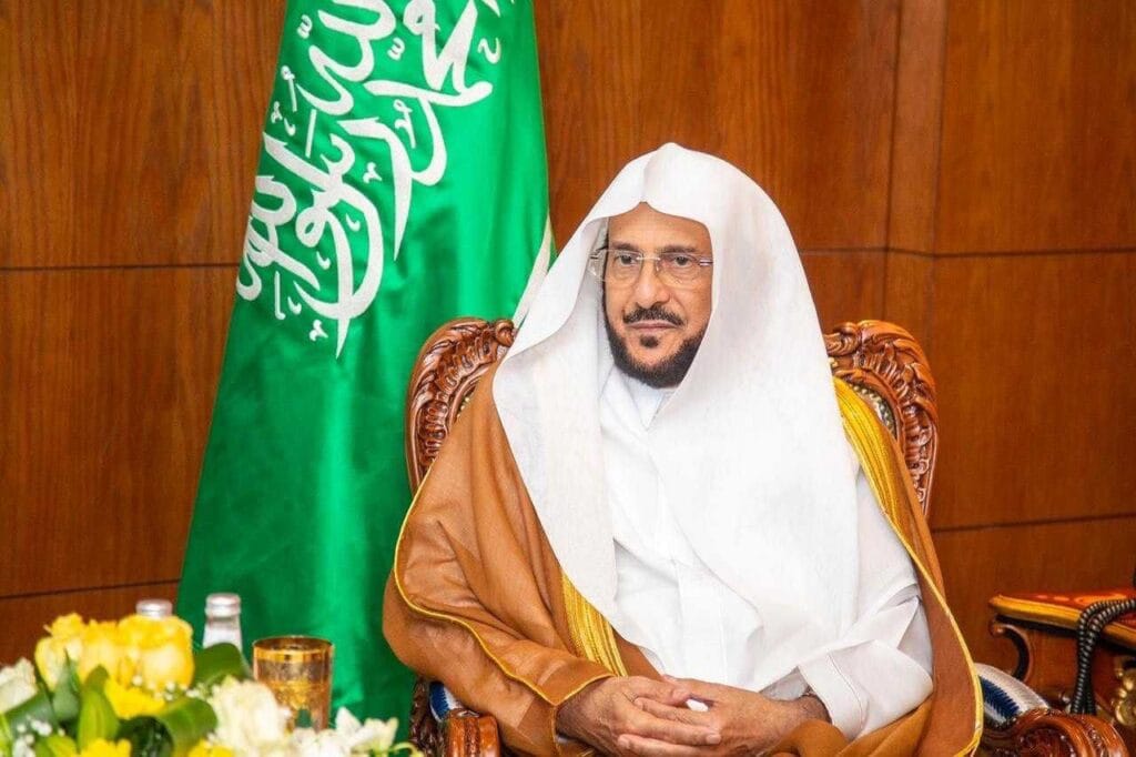 وزير الشؤون الإسلامية يوجّه بتخصيص خطبة الجمعة القادمة عن فضائل شهر رمضان المبارك والتحذير من التباهي بموائد الإفطار والإسراف