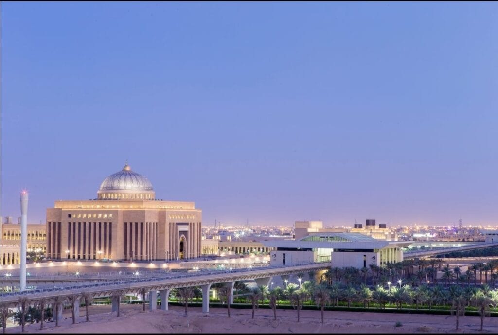 يوم غدا الخميس جامعة الأميرة نورة تُنظِّم النسخة الثانية لملتقى المستقبل الوظيفي