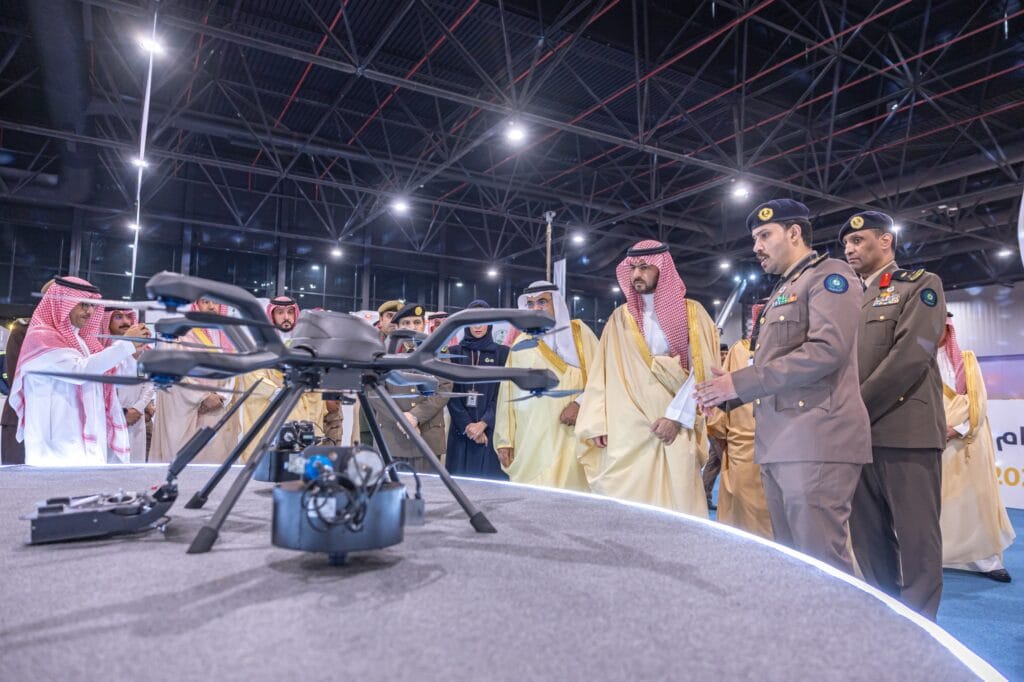 سمو نائب أمير المنطقة الشرقية يفتتح معرض اليوم العالمي للدفاع المدني 2026