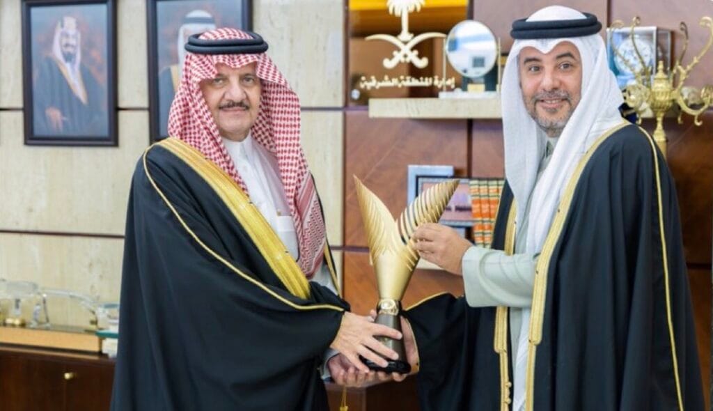 أمير الشرقية يطلع على إنجازات مركز البرغش لإنتاج الصقور في مهرجان الملك عبدالعزيز