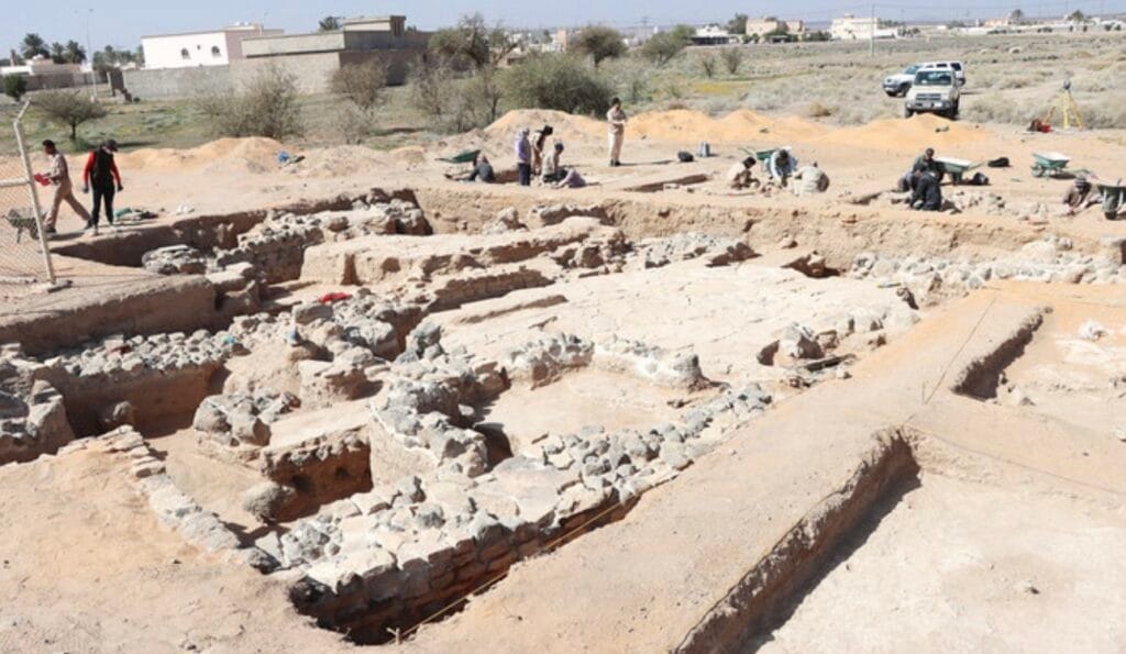 مسجد بمساحة (11×12م) و4 غرف معيشية.. اكتشافات جديدة في موقع “العصداء” بالباحة بعد انتهاء موسم التنقيب الثاني