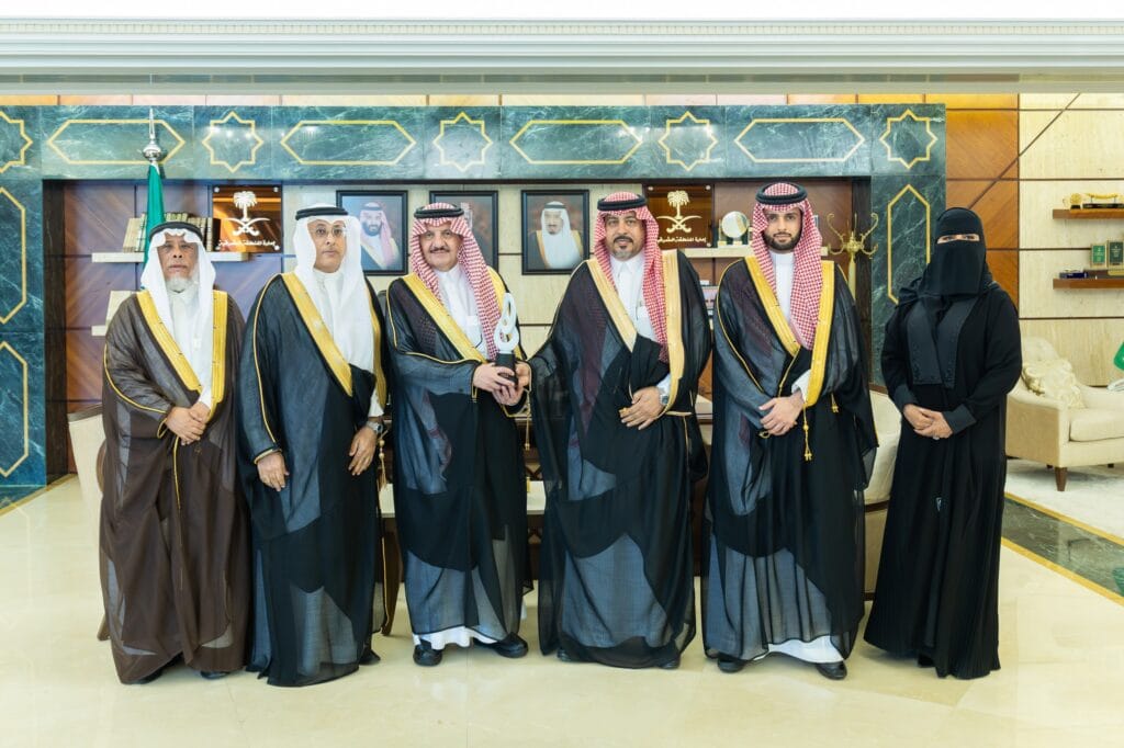 سمو أمير المنطقة الشرقية يستقبل رئيس وأعضاء مجلس إدارة جمعية أصدقاء البيئة