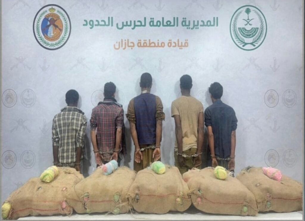 ضبط 5 مخالفين و100 كجم من القات في جازان ضمن ضربات أمنية متواصلة