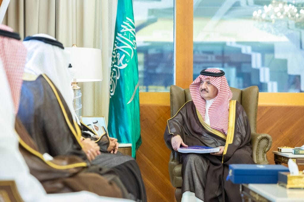 سمو أمير المنطقة الشرقية يستقبل رئيس الهيئة الملكية للجبيل وينبع ويطّلع على أبرز إنجازات الهيئة ومشاريعها التطويرية