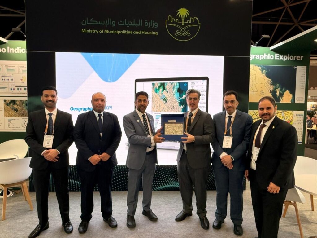 إقبال واسع وإشادة دولية بجناح أمانة الشرقية في منتدى الجيومكان العالمي 2026