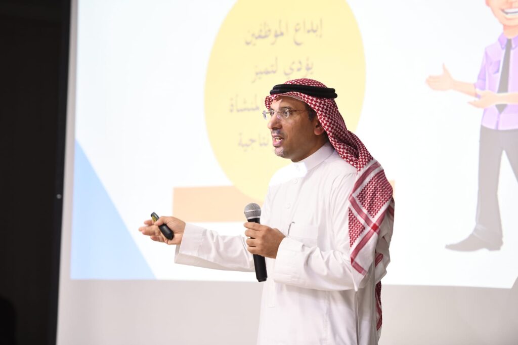 «الابتكار في منظومة العمل».. برنامج تطويريّ جديد ضمن مبادرة «ساعة تميّز» في جمعيّة أمّ الحمام الخيريّة