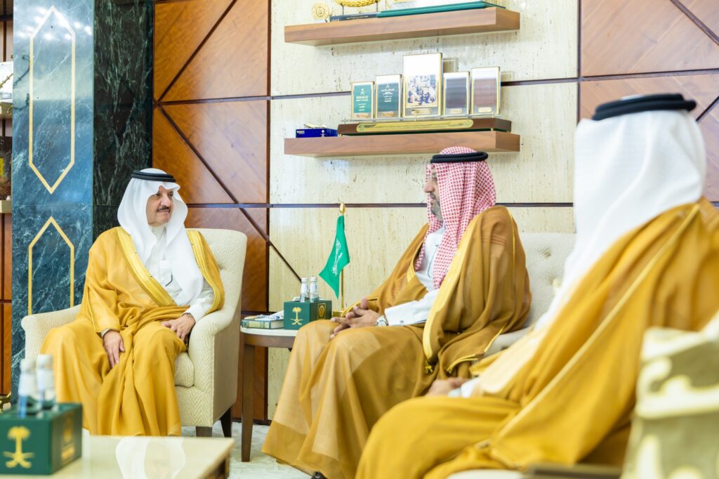 سمو أمير المنطقة الشرقية يستقبل نائب الرئيس لعمليات الموانئ والمدير التنفيذي لميناء الملك عبدالعزيز بالدمام
