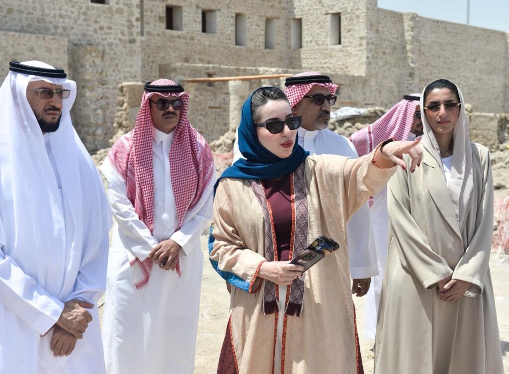 محافظ القطيف يتفقد مراحل تطوير قصر دارين وقلعة تاروت وغابات المانجروف