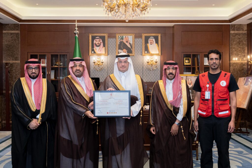 سمو محافظ الأحساء يستقبل المدير العام لفرع الهلال الأحمر بالمنطقة الشرقية ويتسلّم شهادة الامتثال الإسعافي