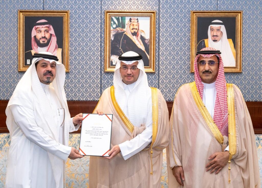 سمو محافظ الأحساء يكرّم منسوبي مطار الأحساء الدولي تقديرًا لجهودهم في رفع كفاءة التشغيل وجودة الخدمات