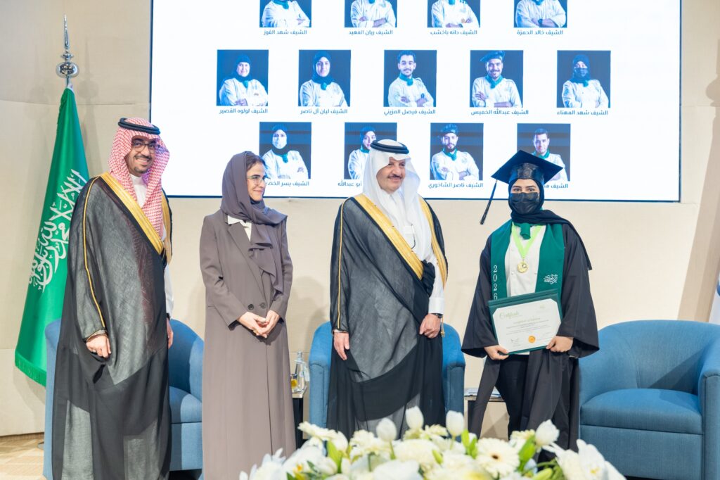 بالصور : سمو أمير المنطقة الشرقية يرعى حفل تخريج 94 طالبًا وطالبة من الأكاديمية السعودية لفنون الطهي “زادك”