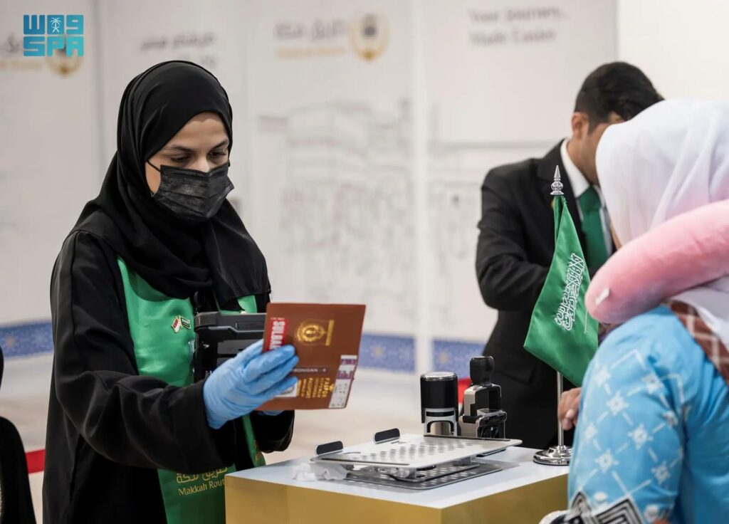 «طريق مكة» في ماكاسار.. تقنيات ذكية وكوادر وطنية ترتقي بخدمة ضيوف الرحمن