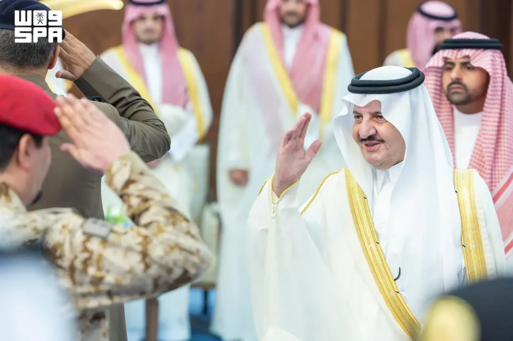 مير المنطقة الشرقية ونائبه يستقبلان المهنئين بعيد الأضحى