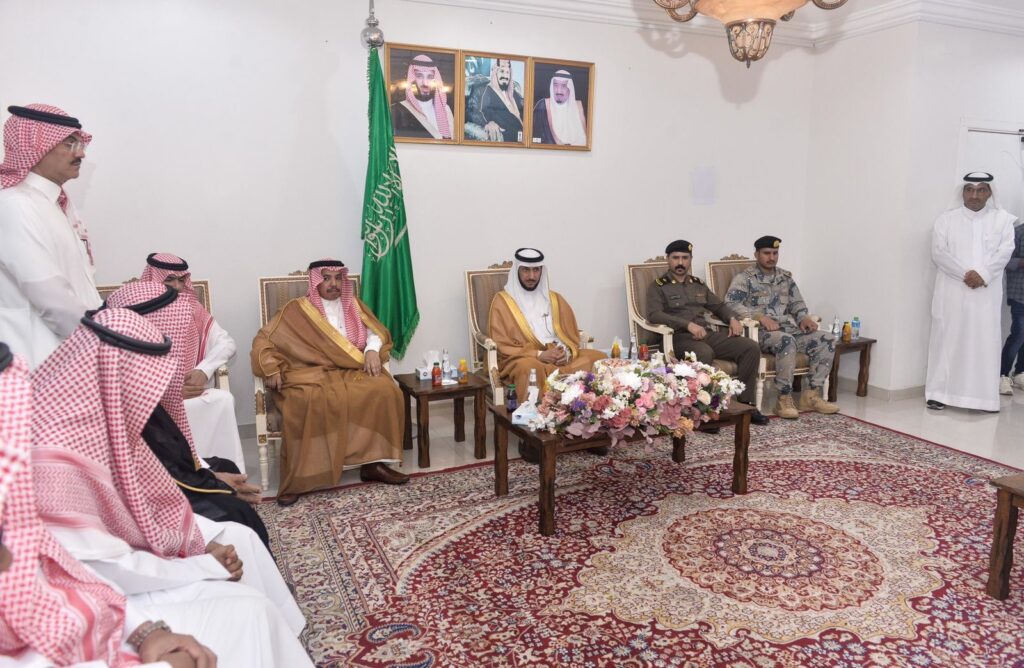 محافظ القطيف يقف ميدانيًا على سير العمل في مركز جزيرة دارين وتاروت