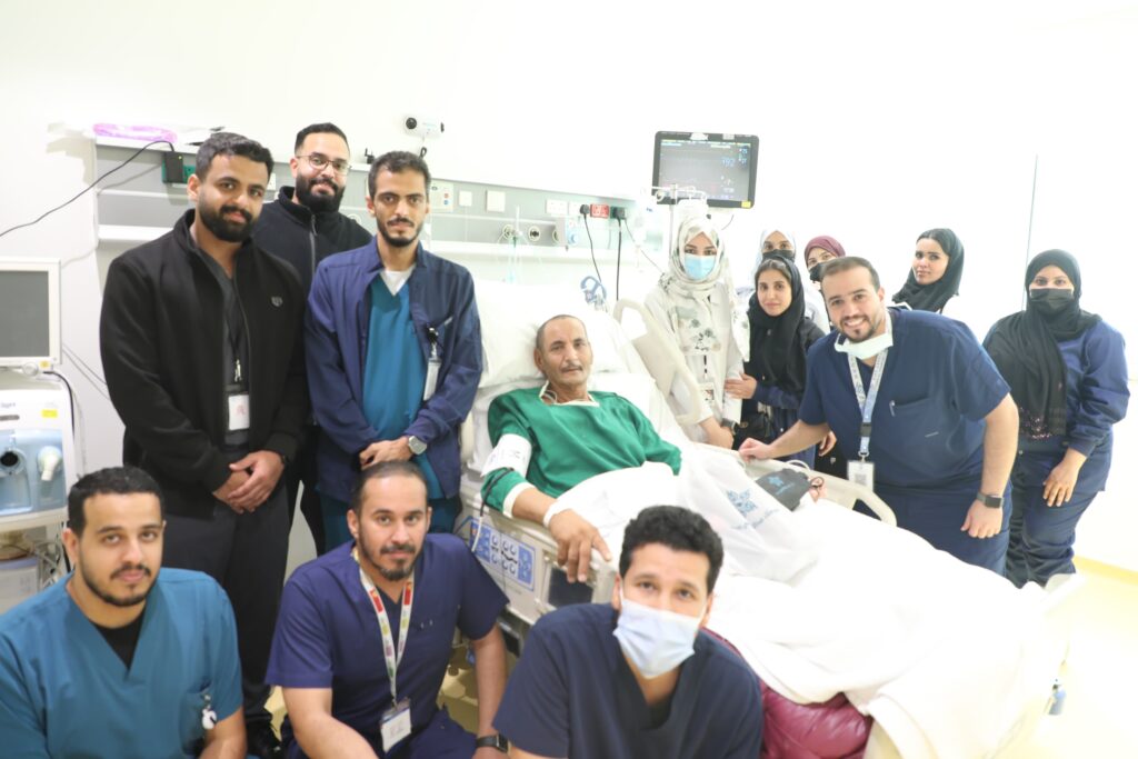 في اللحظات الأخيرة قبل رحلة العودة.. مجمع الملك عبدالله الطبي بجدة ينقذ حاجًا مصريًا من نزيف حاد