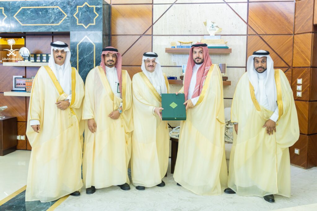 سمو أمير المنطقة الشرقية يستقبل مدير عام فرع المركز الوطني للرقابة على الالتزام البيئي بالمنطقة الشرقية