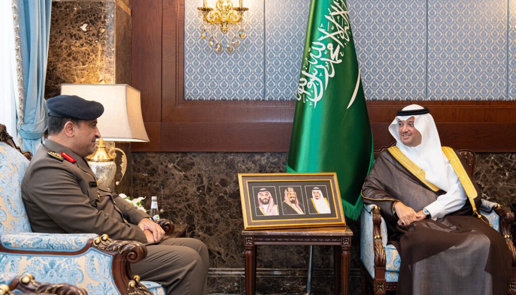 سمو محافظ الأحساء يستقبل مدير الدفاع المدني بالمحافظة