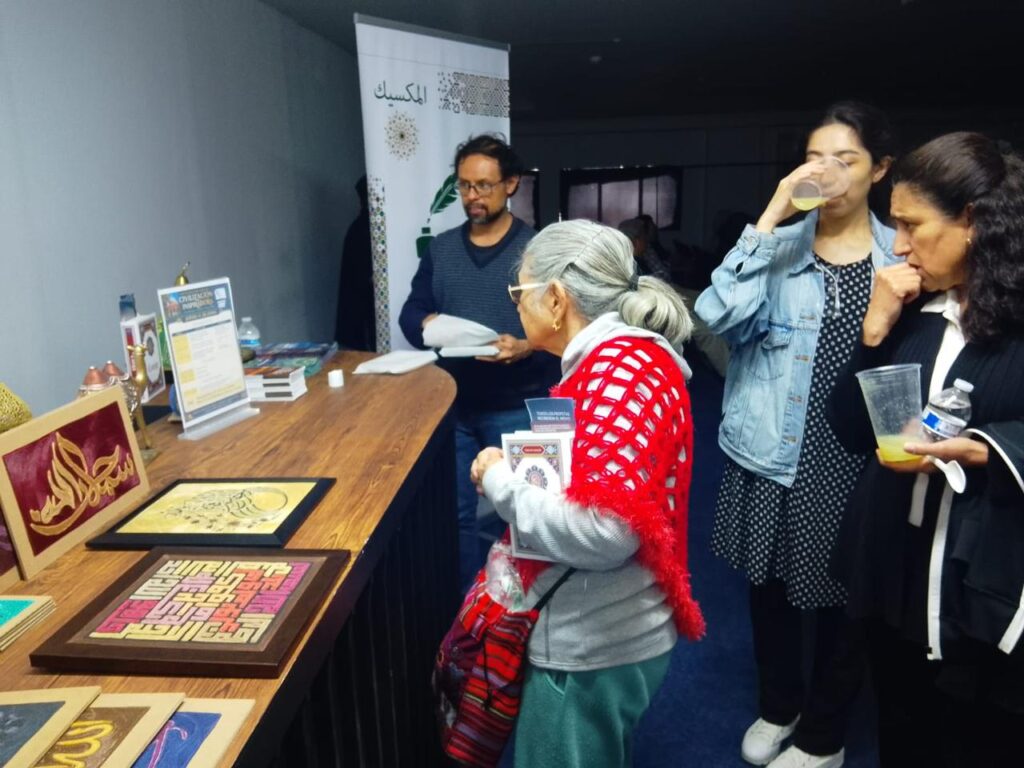 الندوة العالمية تستقطب زوار «حضارة ملهمة» بالتعريف بالحضارة العربية والإسلامية