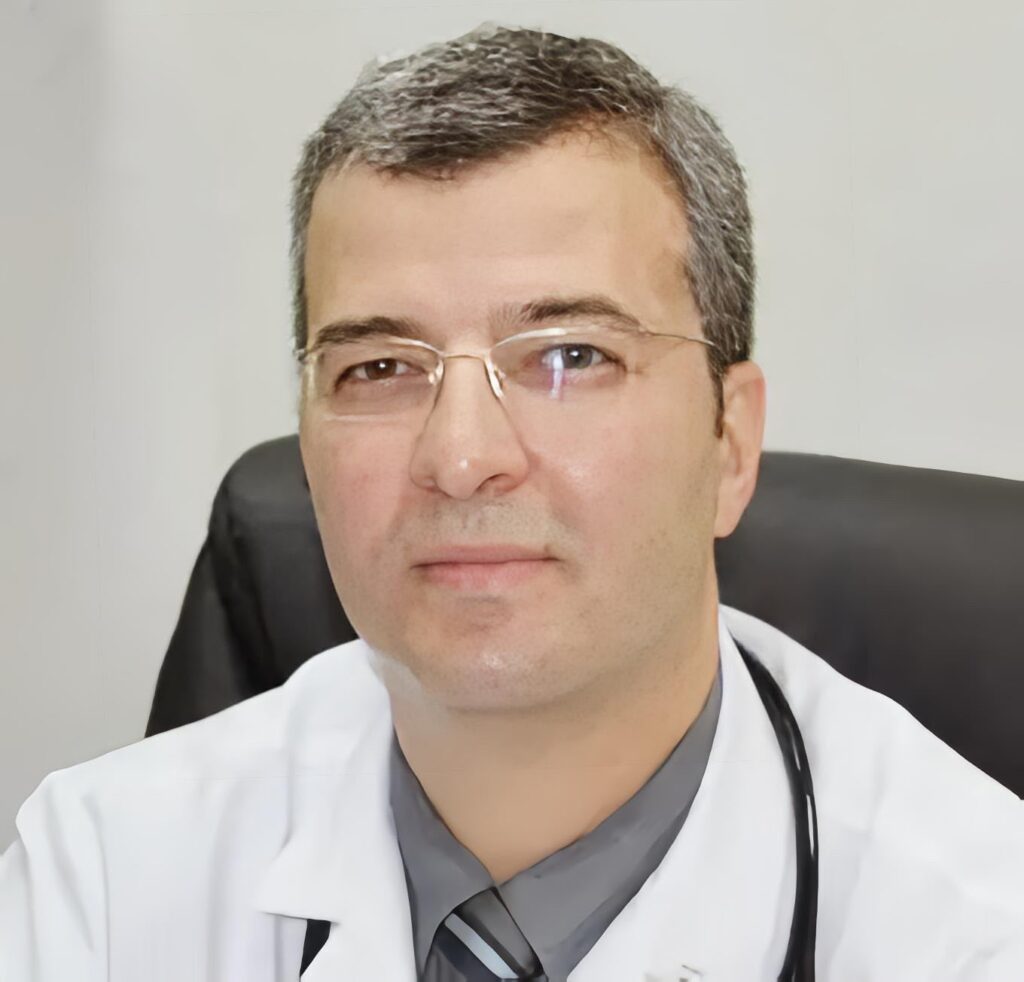 د. طارق الشعراوي أخصائي أمراض الجهاز الهضمي و الكبد التشخيص المبكر واتباع نمط حياة صحي يساعدان في الحد من مضاعفات جيوب القولون وتحسين جودة الحياة للمرضى