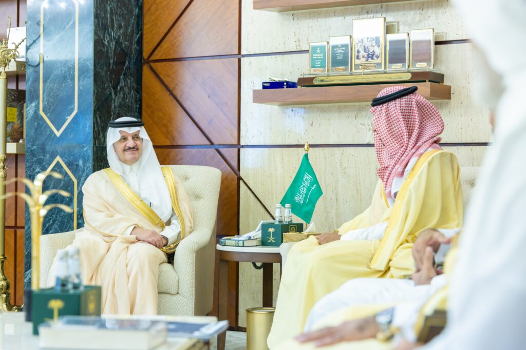 سمو أمير المنطقة الشرقية يستقبل رئيس وأعضاء مجلس إدارة جمعية السينما