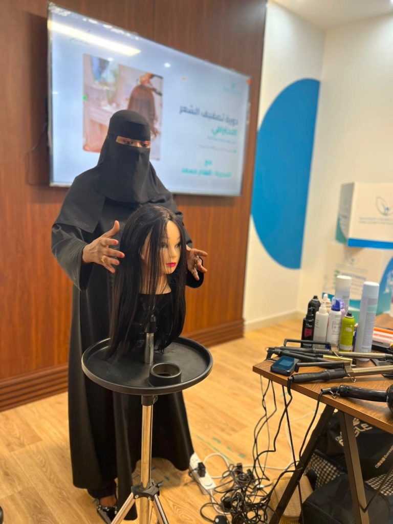 “نماء جازان” تطلق دورة “فن المكياج وتصفيف الشعر”