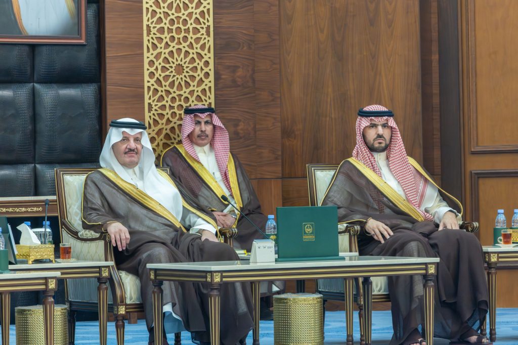 سمو أمير المنطقة الشرقية يستقبل منسوبي هيئة تطوير المنطقة ويؤكد أن مقترحات الأهالي تمثل رافدًا مهمًا لتطوير المنطقة