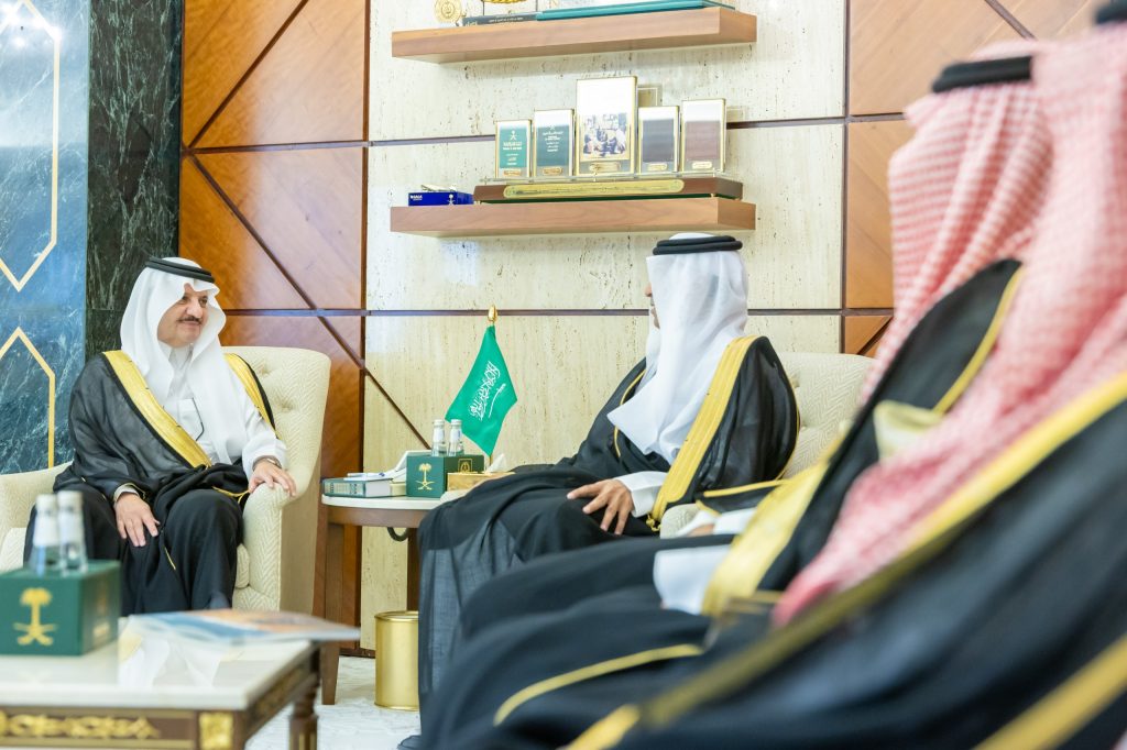 سمو أمير المنطقة الشرقية يستقبل مدير عام فرع وزارة النقل والخدمات اللوجستية بالمنطقة الشرقية