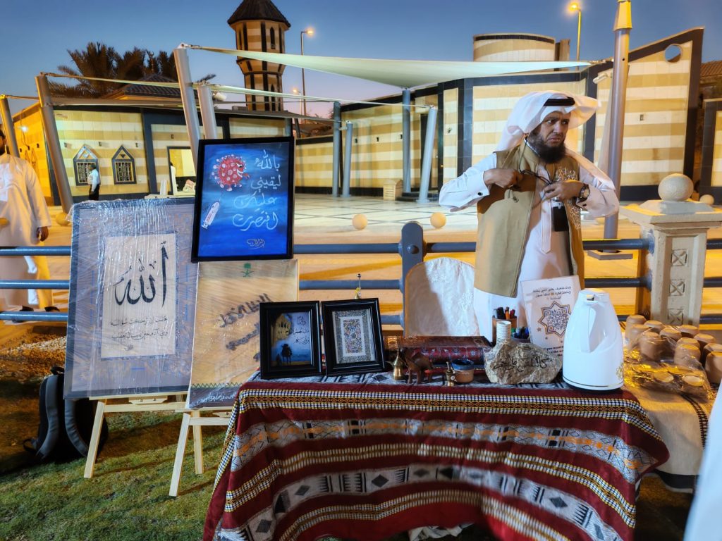 معرض “بصمتي” للفن التشكيلي يشهد حضورًا لافتًا.. ومكتب مدينتي المعذر يحتضن الإبداع لمدة يومين .