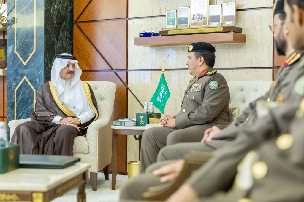 سمو أمير المنطقة الشرقية يستقبل مدير مكافحة المخدرات بالمنطقة ويطّلع على جهود الإدارة وإنجازاتها
