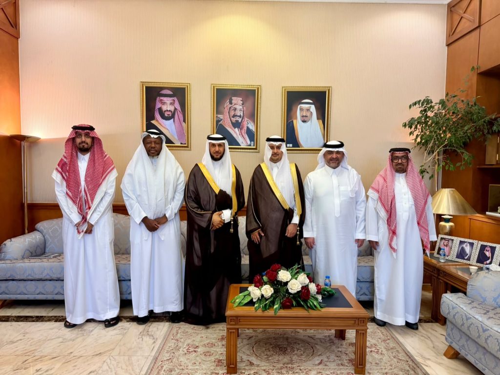 محافظ القطيف يلتقي مدير STC في منطقة الدمام