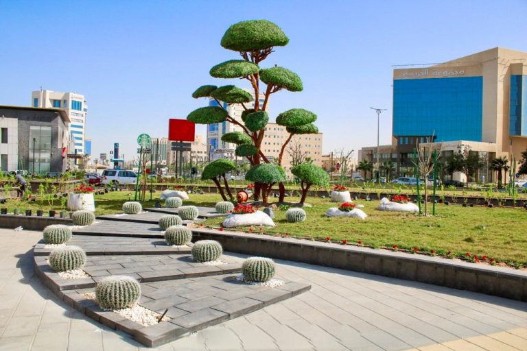 الدمام تسجّل 46 درجة اليوم.. أجواء غائمة جزئيًا وعوالق ترابية